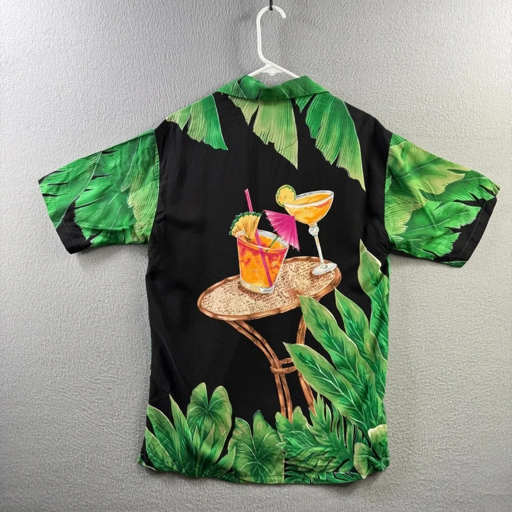 Vintage Tori Richard Shirt Mens Mediuim Black Hawaiian Aloha Rayon Button Up USA